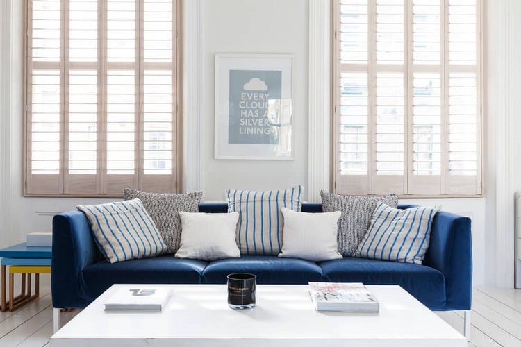 meubles-maison-canape-droit-bleu-coussin-table-basse-blanche