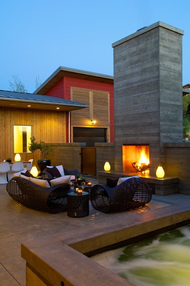 mobilier-lounge-bois-design-arrondi-cheminée-lanternes-led