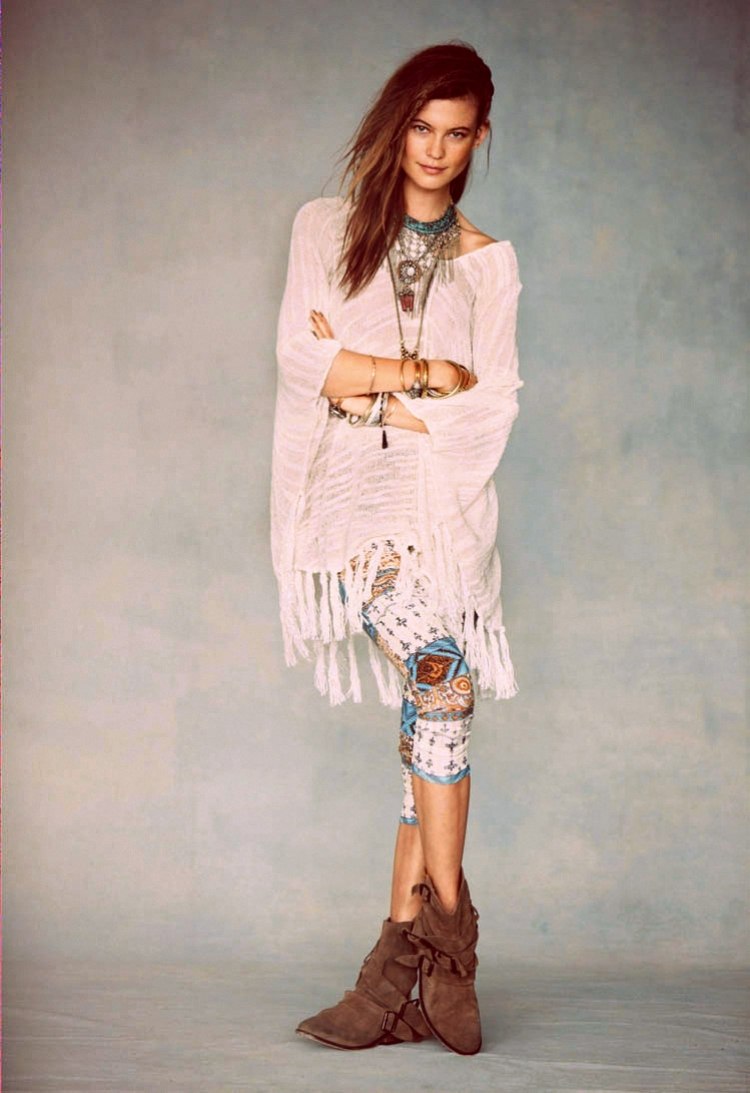 mode-hippie-chic-legging-motifs-blouse-blanche-franges-bottines-velours