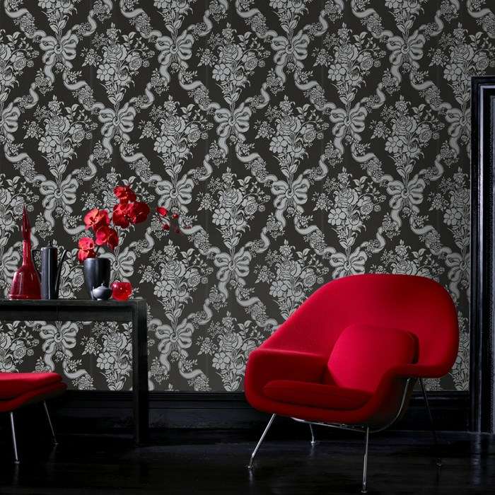 papier-peint-baroque-chaise-rouge-table-rectangulaire-fleurs
