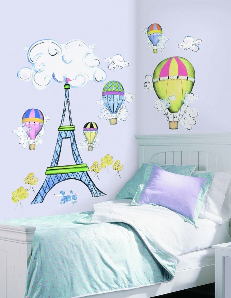 papier-peint-enfant-thème-Paris-ballons-air-chaud-chambre-fillette