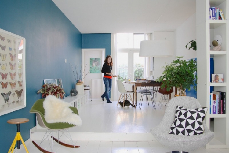 peinture-bleue-bleu-canard-accents-blanc-jaune-vert