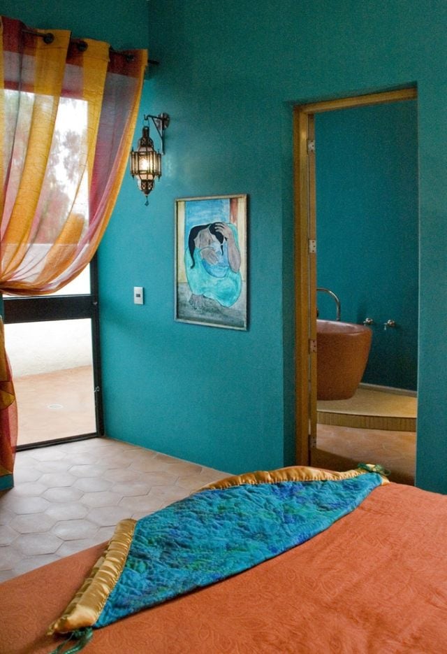 peinture murale bleu sarcelle intérieur marocain exotique