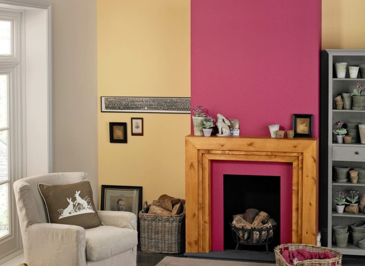 peinture-murale-couleur-rose-sable-beige-cheminee-accent-bois-etagere-rangement