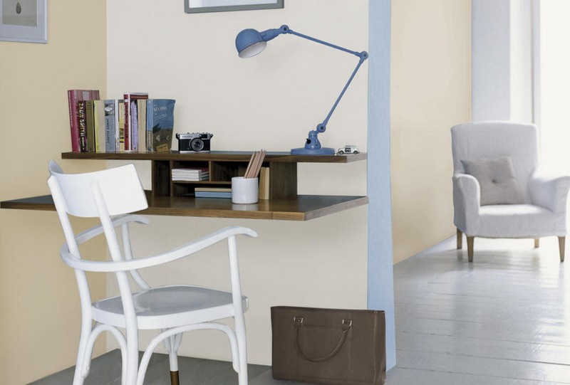 peinture-murale-couleur-sable-bleu-bureau-domicile-chaise-fauteuil