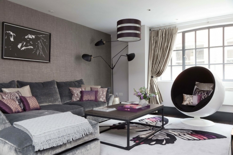 salon-gris-violet-lampadaire-design-3-bras-Serge-Mouille