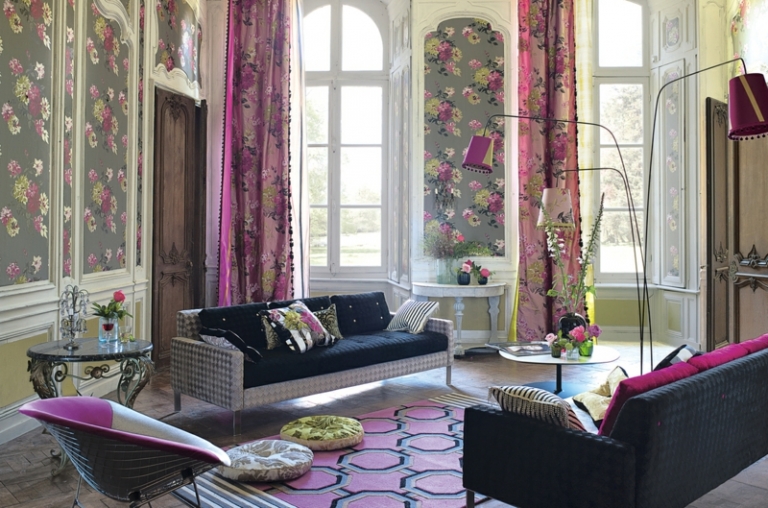 style-vintage-meubles-rideau-motif-floral-chaise-canape-droit-coussins-tapis