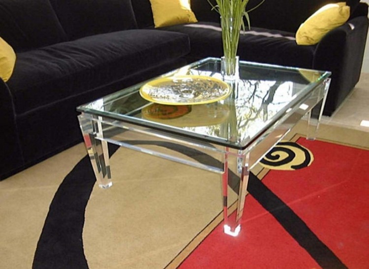 table-basse-acrylique-tapis-rouge-canape-angle