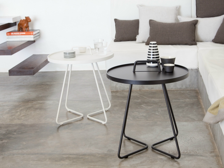 table-ronde-design-On-the-move-métal-peint-blanc-noir
