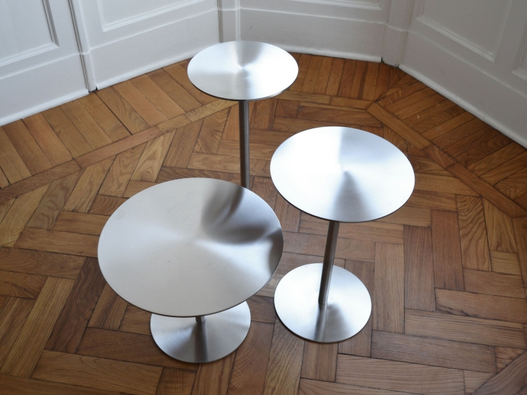 table-ronde-design-épuré-Ester-acier-brossé