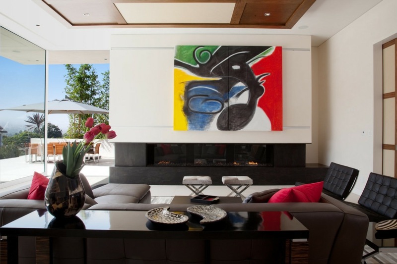 tableau-abstrait-mur-dessus-cheminée-salon-moderne