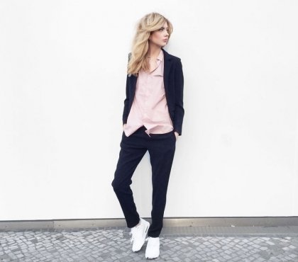 tailleur-femme-pantalon-veste-femme-sneakers