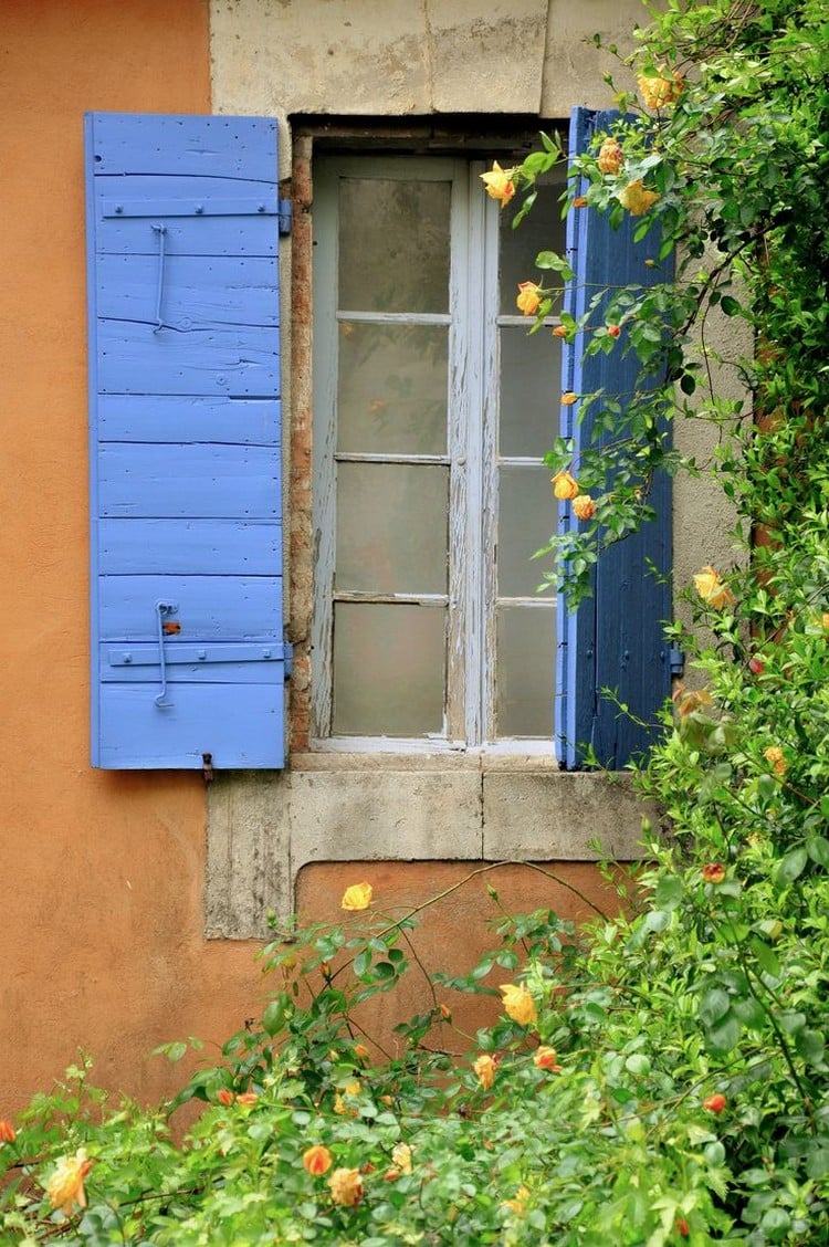 technique-peinture-méditerranéenne-façade-maison-orange-voléts-bleu-cobalt technique de peinture