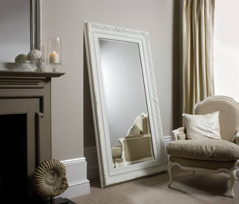 tendances-2015-design-intérieur-salon-grand-miroir-adossé-mur