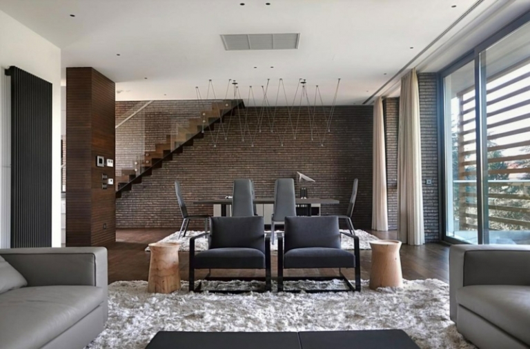 tendances-design-interieur-mur-brique-tapis-gris-salon-suspension-métal-mobilier-gris design d’intérieur