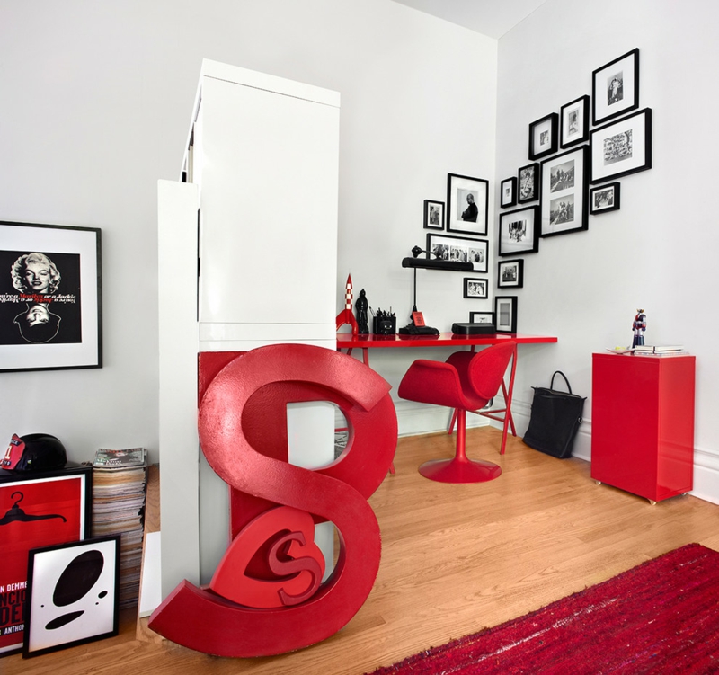 tendances-design-interieur-mur-photos-cadres-noirs-accents-rouges design d’intérieur