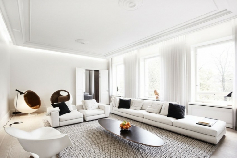 tendances-design-interieur-plafind-ornements-éclairage-indrect-peinture-blanche-canapé-droit design d’intérieur 