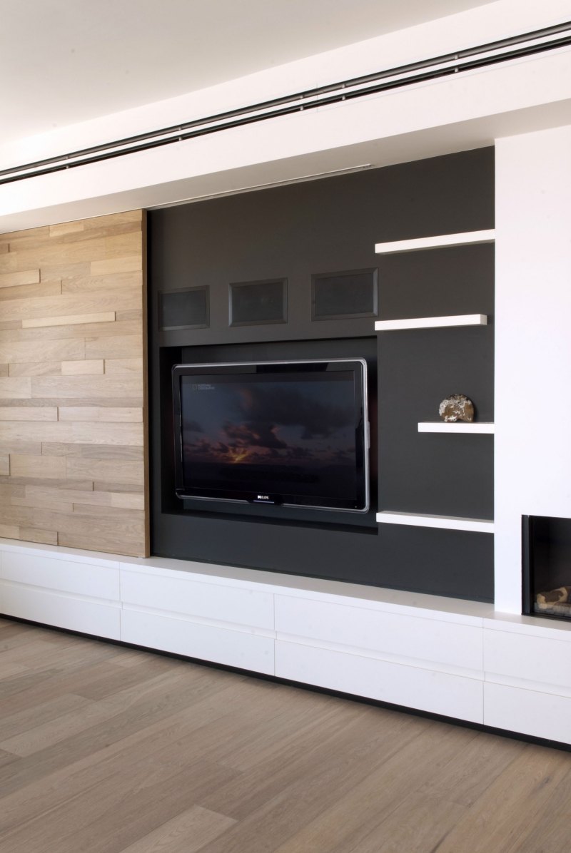 télé porte coulissante bois intérieur-design blanc bois