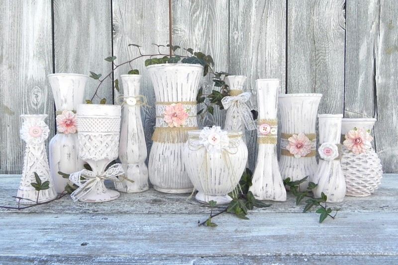 vases-décorés-style-shabby-romantique-peinture-blanche