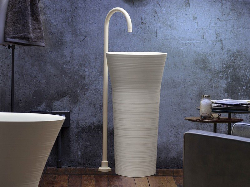 vasque-design-Falper-Ceramilux-vasque-pied-design-cylindre-baignoire vasque design