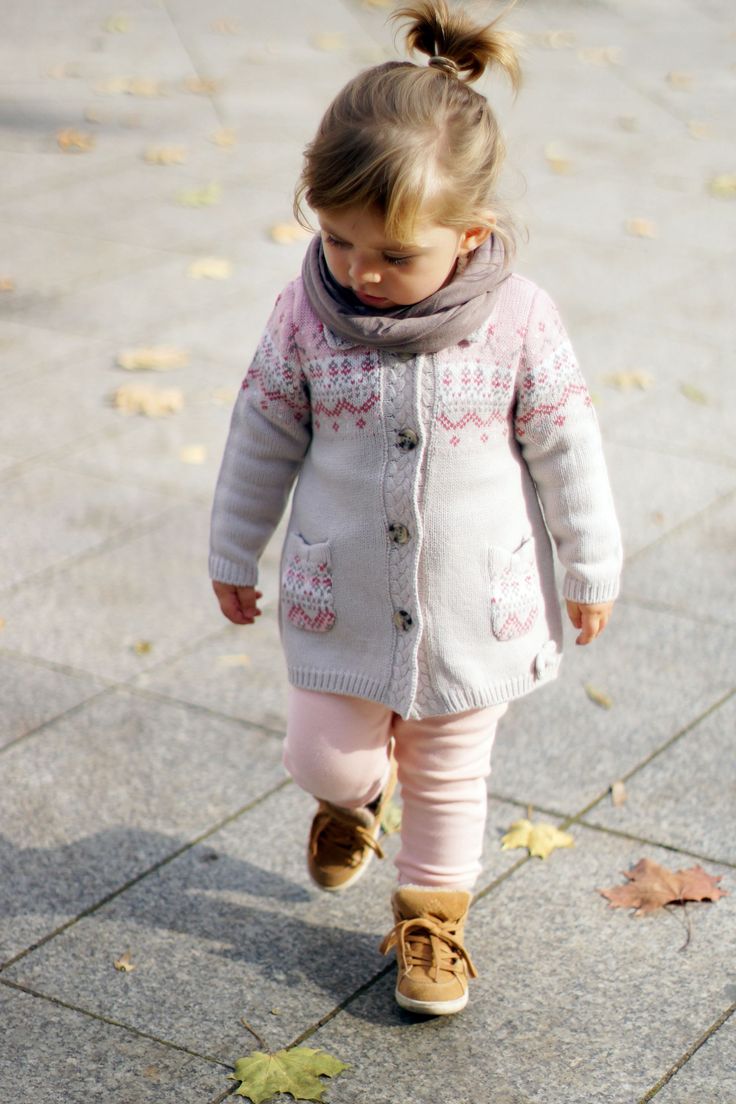 vêtements-bébé-fille-automne-cardigan-motifs-rose-pastel
