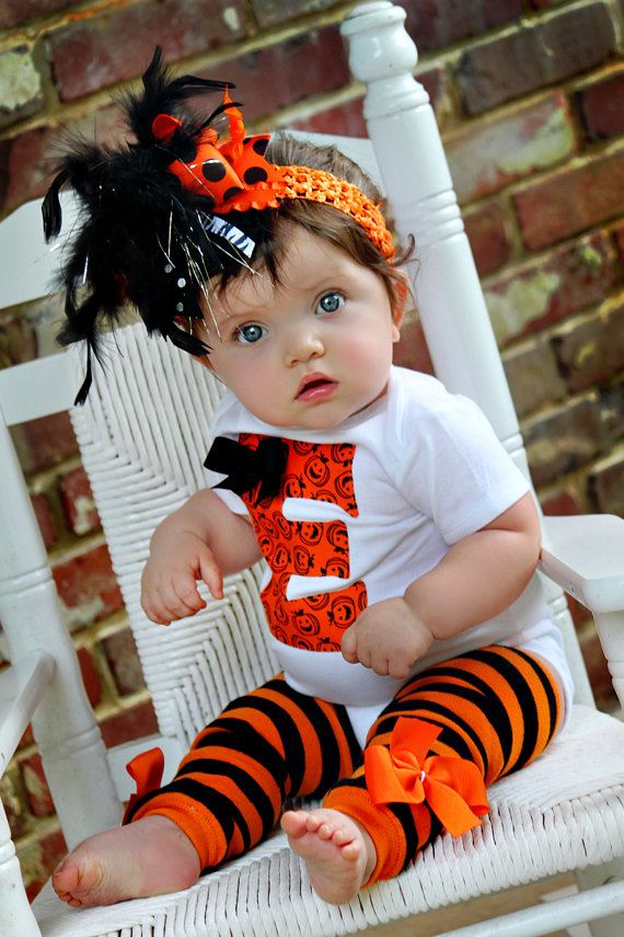 vêtements-bébé-fille-originaux-orange-blanc-noir