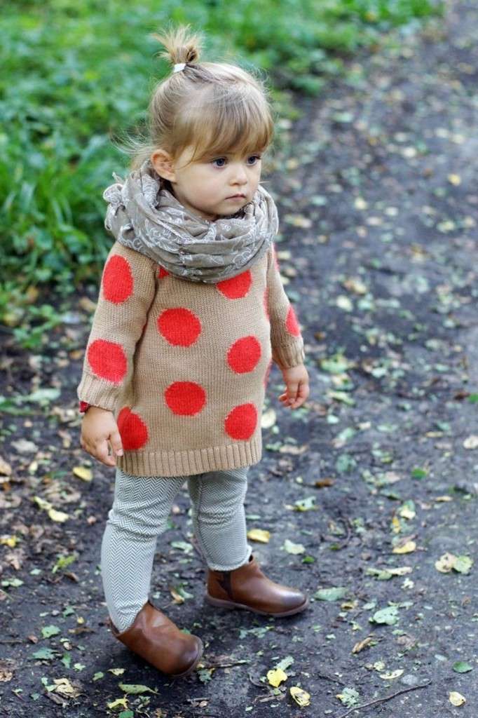 vêtements-bébé-fille-pull-over-tricoté-pois-foulard-bottines