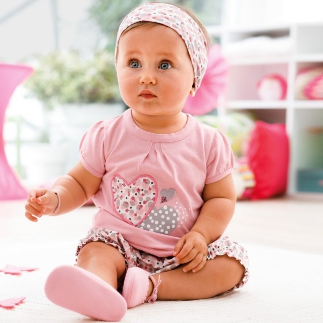 vêtements-bébé-fille-rose-motifs-bandeau-assorti