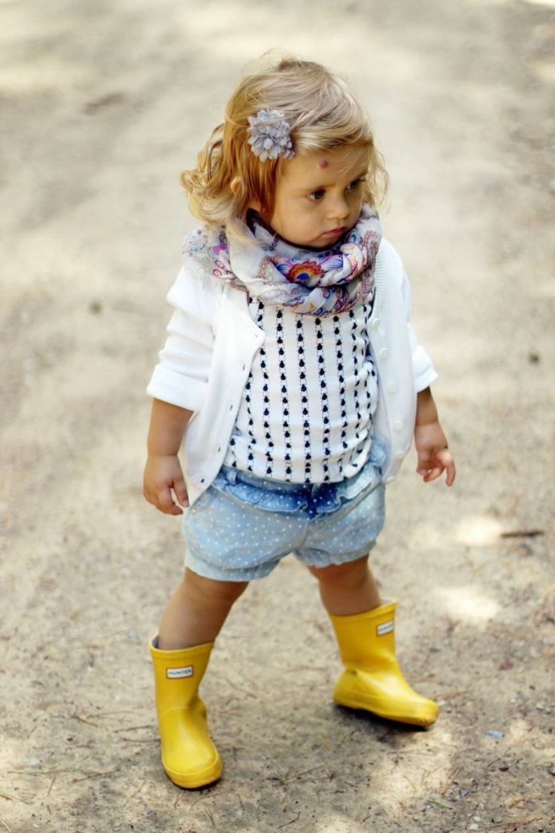 vêtements bébé fille short jean pois-bottes-caoutchouc-jaune