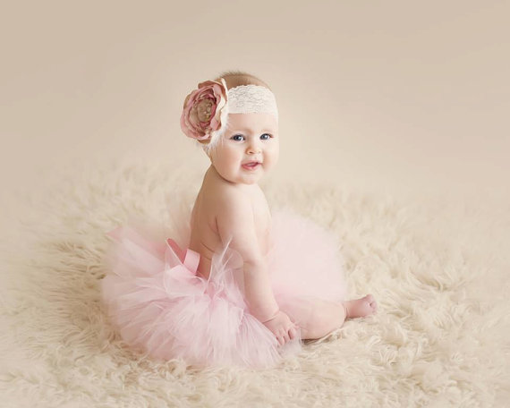 vêtements-bébé-fille-tutu-rose-pâle-bandeau-dentelle-fleur