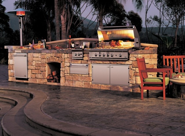 amenagement-jardin-terrasse-cuisine-extérieure-barbecue