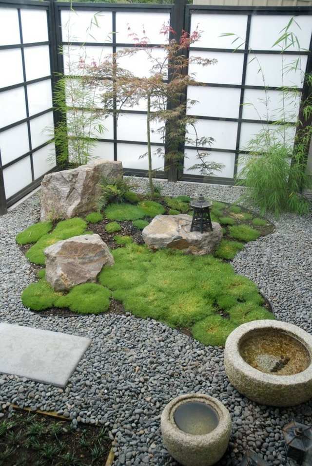 amenagement-jardin-zen-cailloux-mousse-roches-érable-Japon-pièce-eau