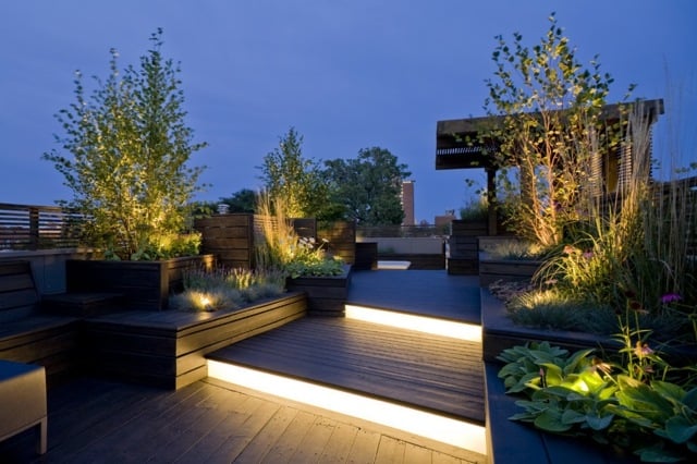 amenagement-jardin-éclairage-moderne-escaliers-terrasse-bois-composite