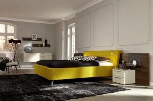 applique-murale-liseuse-métalliques-bras-réglable-lit-jaune-mur-blanc