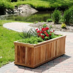 bac-fleurs-bois-DIY-bois-clair-fleurs-rouges-plantes-vertes-jardin-allée-pavés-étang