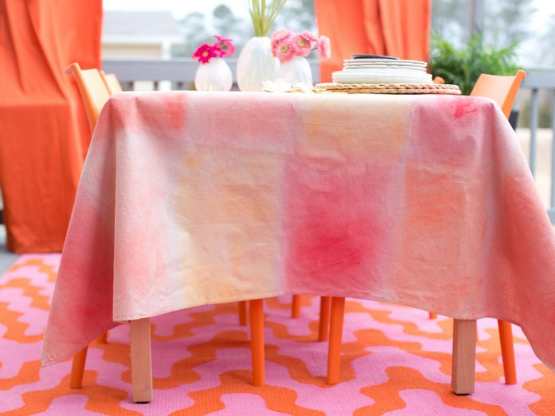 bricolage-automne-nappe-table-ombre-fleurs-frâiches-rose