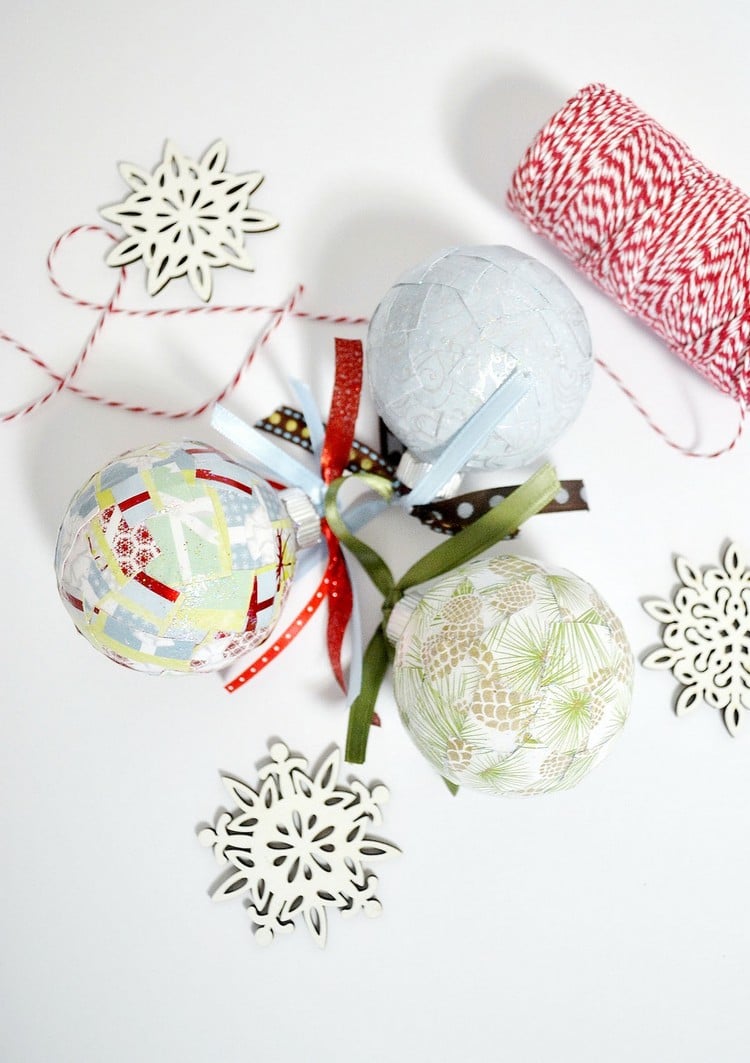 bricolage de Noël –papier-boules-noel-polystyrene-deco-bandes-papier-motifs-divers