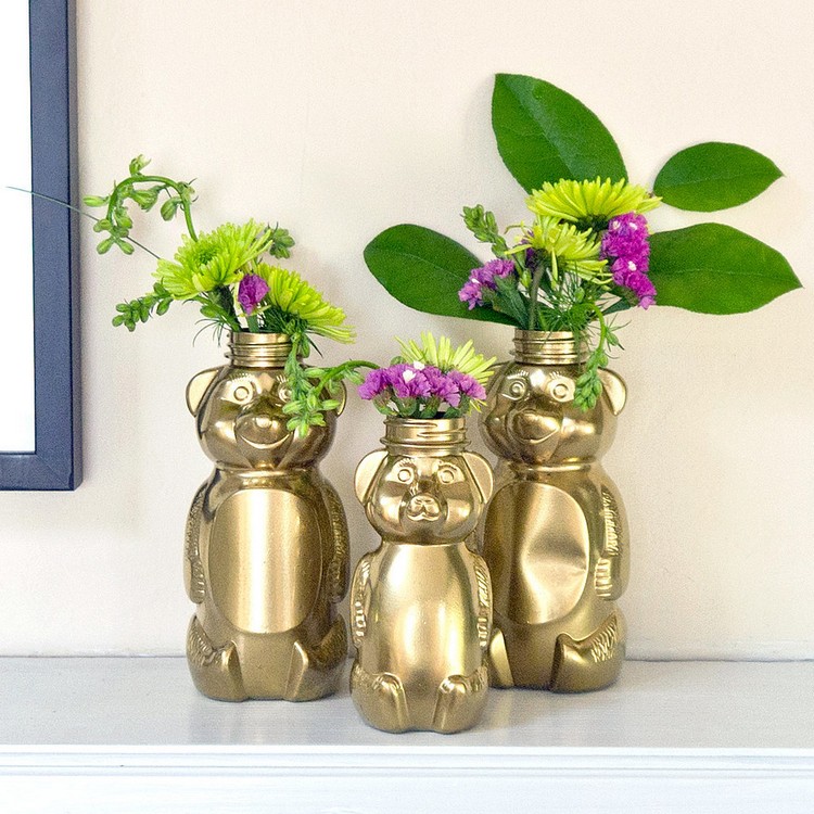 bricolage-enfants-bouteilles-oursons-dorés-vases-fleurs