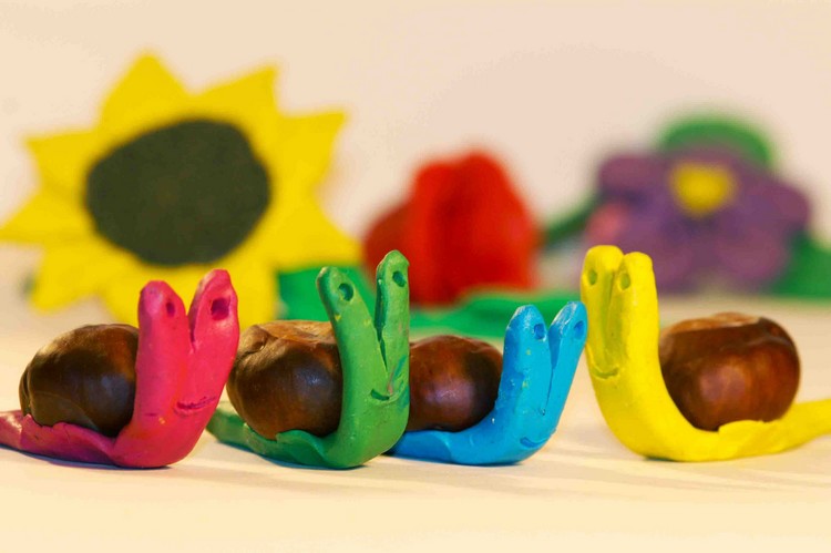 bricolage-enfants-escargots-pâte-modeler-châtaignes bricolage pour enfants