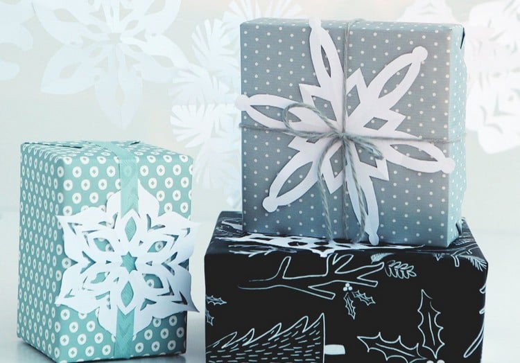 bricolage-noel-papier-flacons-neige-cadeaux