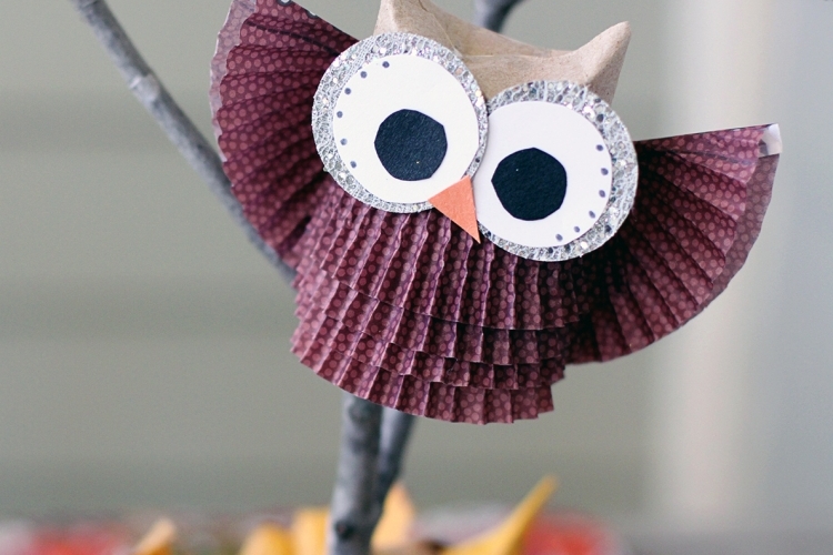 bricolage pour enfants poupée-hiboux rouleaux papier caissettes