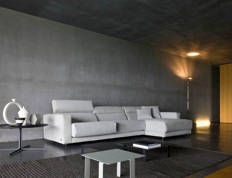 canapé-angle-blanc-mur-plafond-gris-aspect-béton