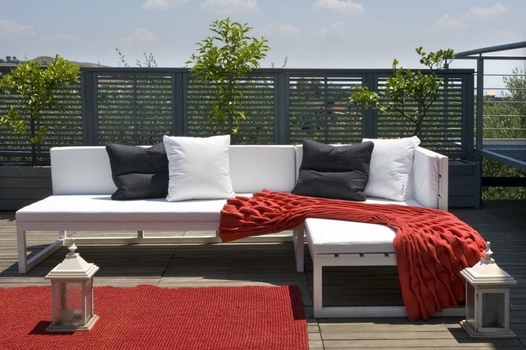 canapé jardin angle blanc tapis extérieur moderne rouge