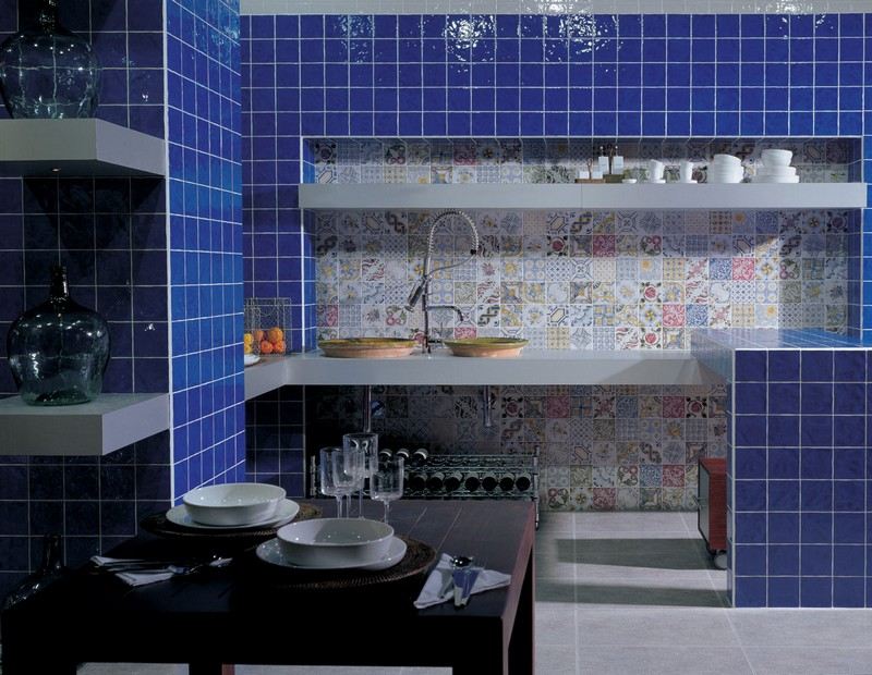carrelage-bleu roi crédence carreaux ciment patchwork Vives Ceramica