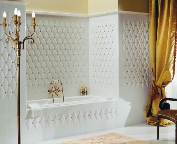 carrelage-moderne-3d-blancaspect-capitonné-salle-bains-rideaux-couleur-or