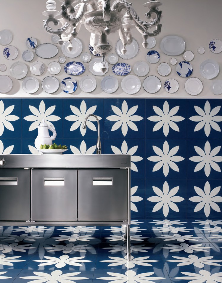 carrelage-moderne-Bisazza-carrelage-mural-sol-bleu-motifs-marguerites-blanches carrelage moderne