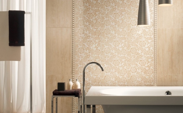 carrelage-moderne-beige-clair-motifs-floraux-salle-bains