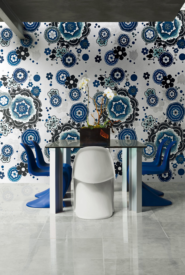 carrelage-moderne-blac-motifs-floraux-bleus-salle-manger carrelage moderne