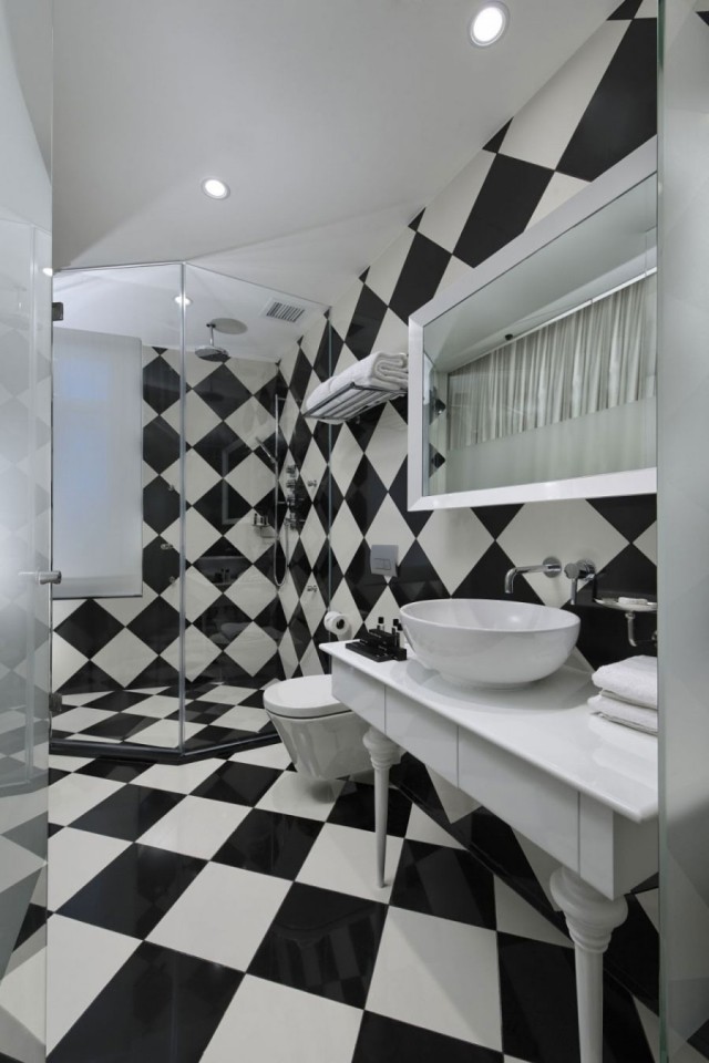carrelage-salle-bains-carrelage-sol-damier-noir-blanc-cabine-douche