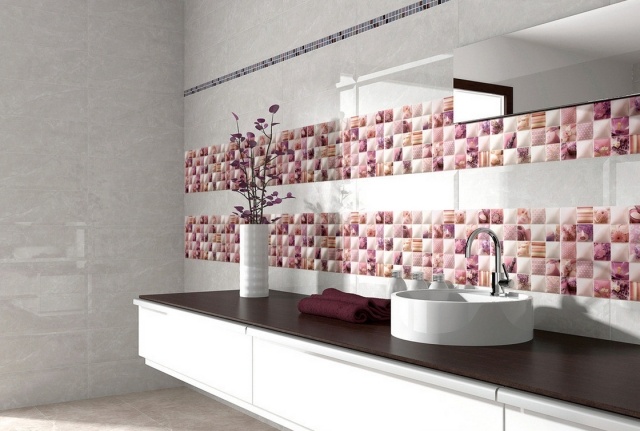 carrelage-salle-bains-gris-mosaique-rose-vasque-ronde-plan-vasque-bois-sombre